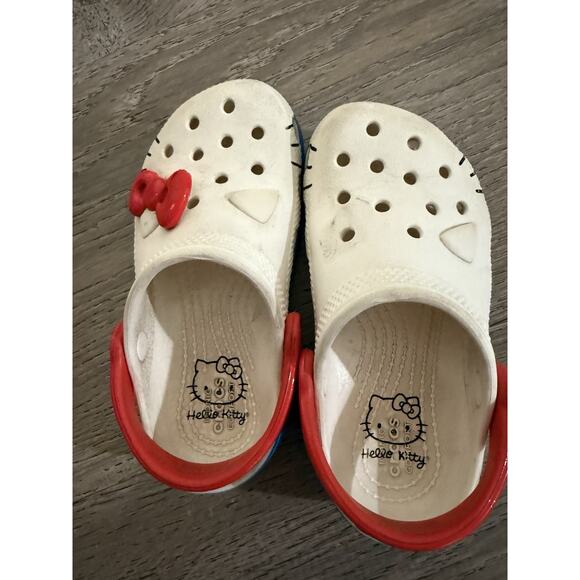 HELLO KITTY CROCS SZ Children’s 9 Read! - Picture 3 of 5